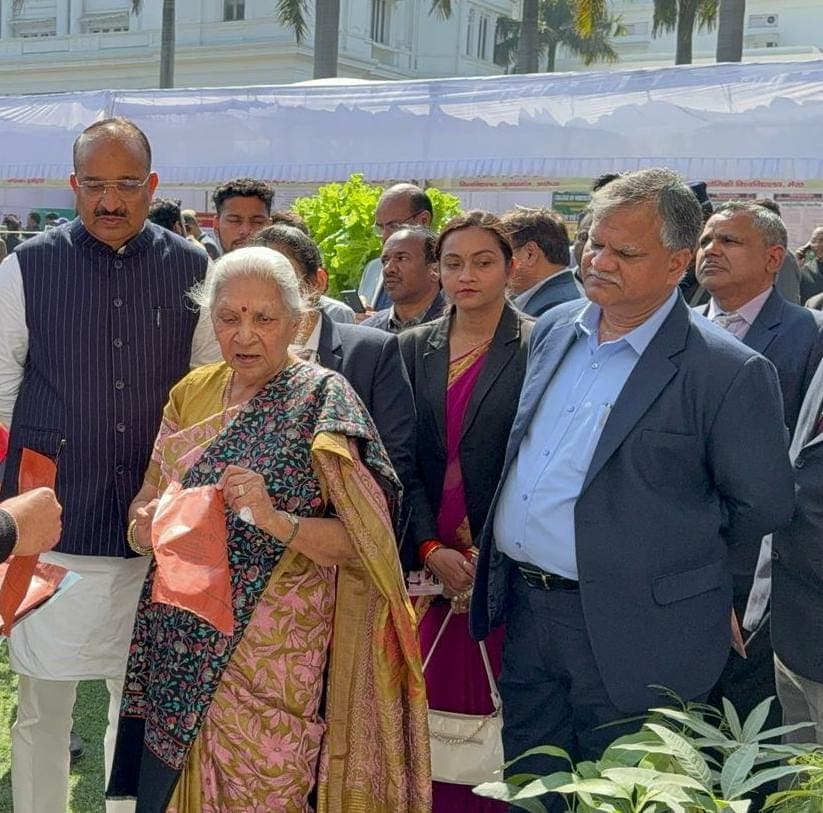 Excellency Madam Anandiben Patel, Governor, Uttar Pradesh releases MetaAgro Kavach Paper Bags